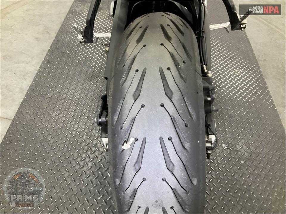 2025 Triumph TRIDENT 660 TRIPLE TRIBUTE EDITION — фото 13