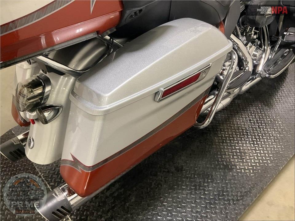2014 Harley-Davidson FLHTKSE CVO ULTRA LIMITED — фото 26