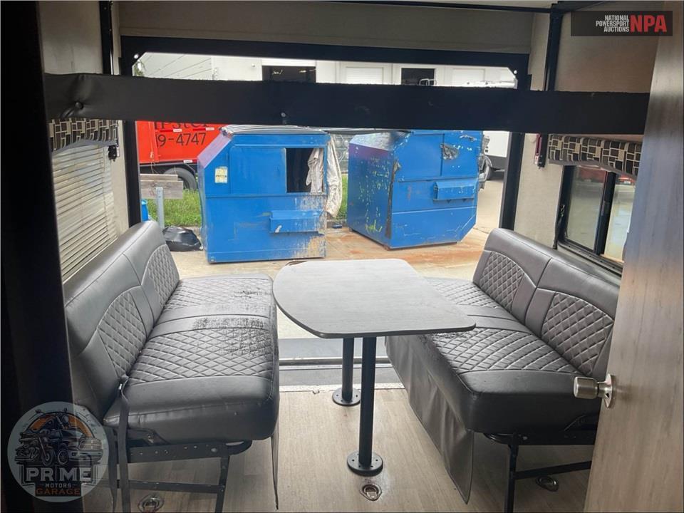 2018 Coleman By Dutchmen M-300TQ - LANTERN TOY HAULER SERIES — фото 14
