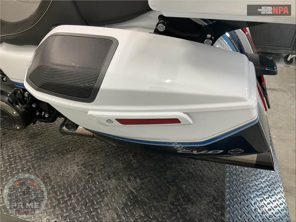 2023 Harley-Davidson FLTRXSE CVO ROAD GLIDE — фото 15