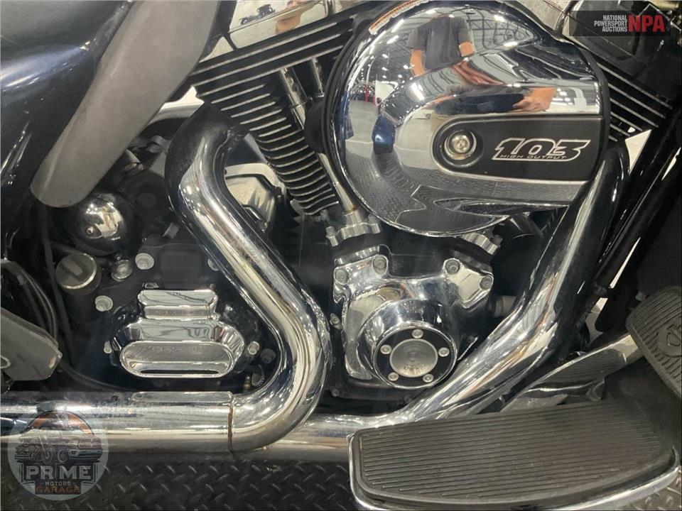 2014 Harley-Davidson FLHTCUTG TRIGLIDE ULTRA CLASSIC — фото 6