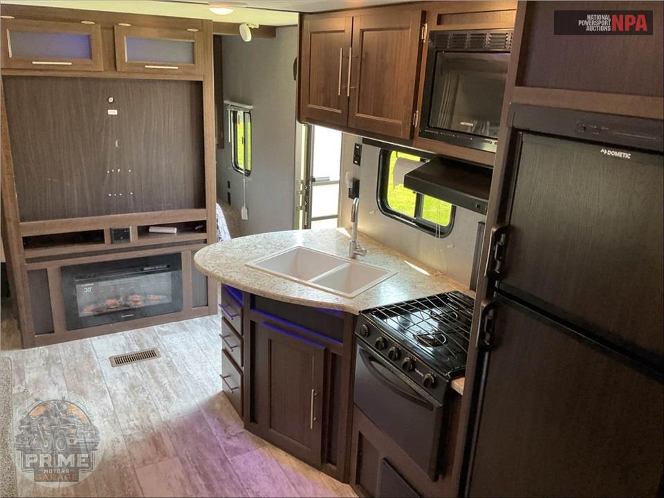 2019 Crossroads Rv M-328 SB - ZINGER SERIES — фото 9
