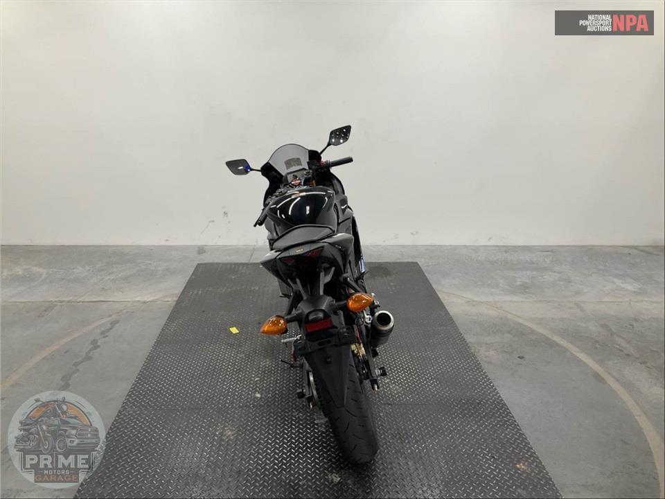 2021 Yamaha YZF-R3 MONSTER ENERGY MOTOGP — фото 4