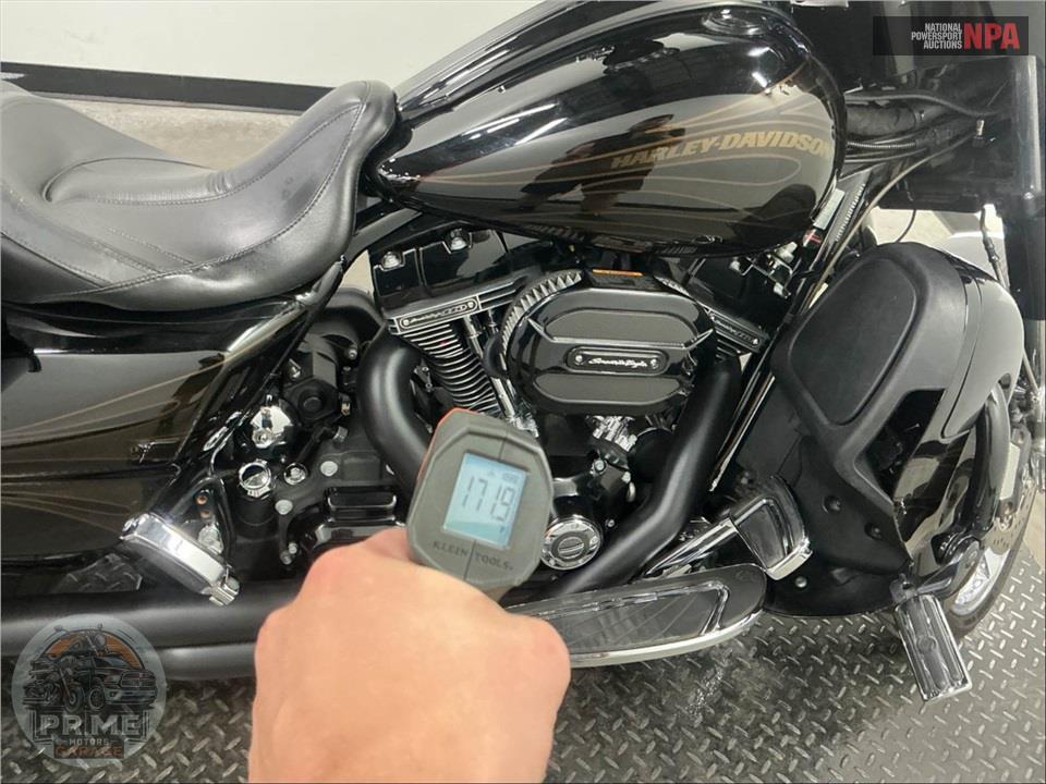 2015 Harley-Davidson FLHXSE CVO STREET GLIDE SPECIAL — фото 8