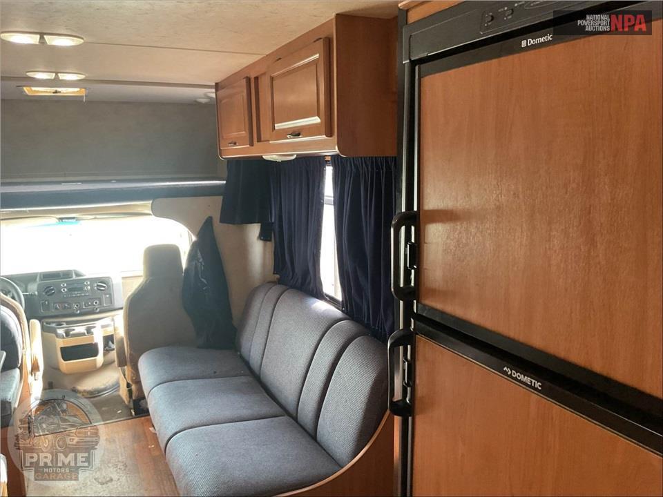 2013 Thor Motor Coach M-28A - MAJESTIC SERIES — фото 9