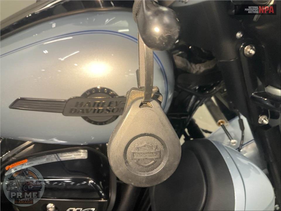 2025 Harley-Davidson FLHTCUTG TRI GLIDE ULTRA CLASSIC — фото 10
