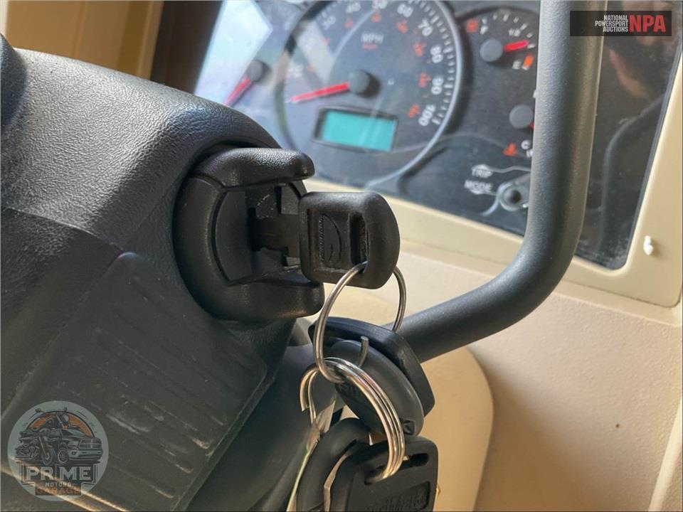 2006 Winnebago M-35A WORKHORSE ADVENTURER SERIES — фото 23