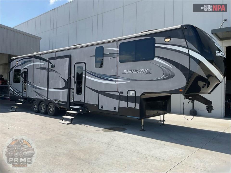 2017 Jayco M-4112 - SEISMIC TOY HAULER TOY HAULER SERIES — фото 1