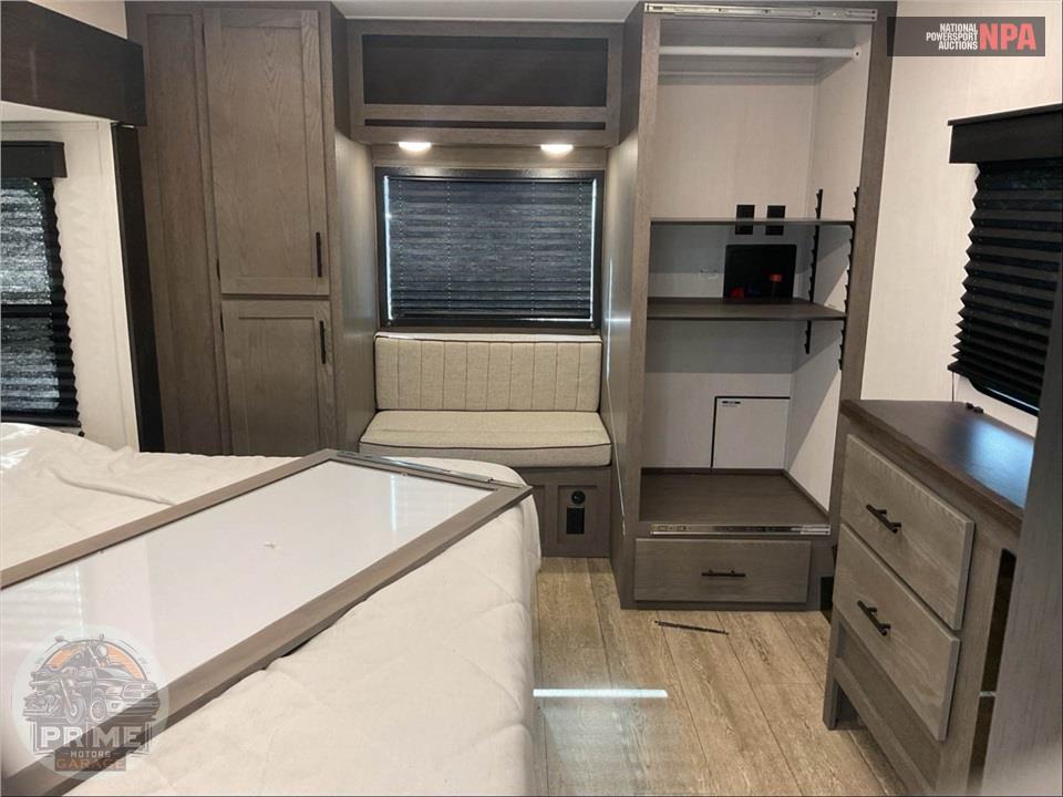 2025 Cherokee By Forest River M -3850SUITE - ARCTIC WOLF FIFTH WHEEL SERIES — фото 11