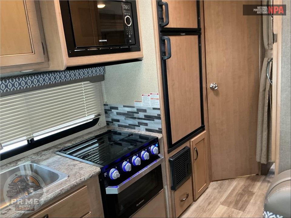 2019 Thor Motor Coach M-22FE E350-V10 - FREEDOM ELITE SERIES — фото 23