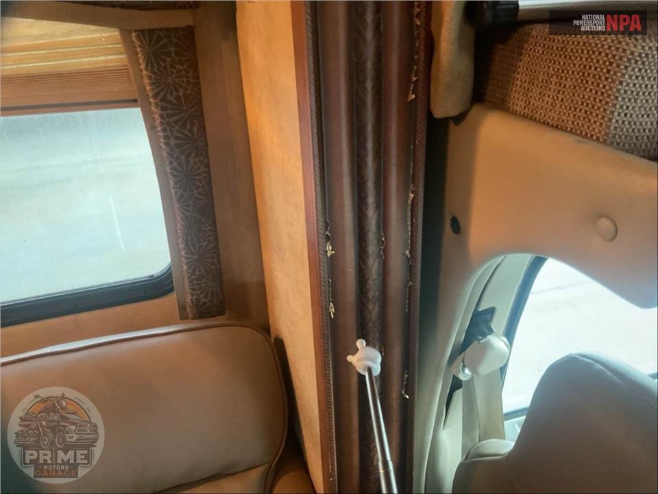 2013 Thor Motor Coach M-31L E450-V10 - CHATEAU SERIES — фото 36