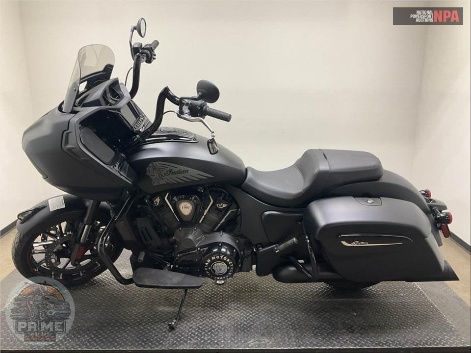 2023 Indian Motorcycle CHALLENGER DARK HORSE (SMOKE) — фото 3
