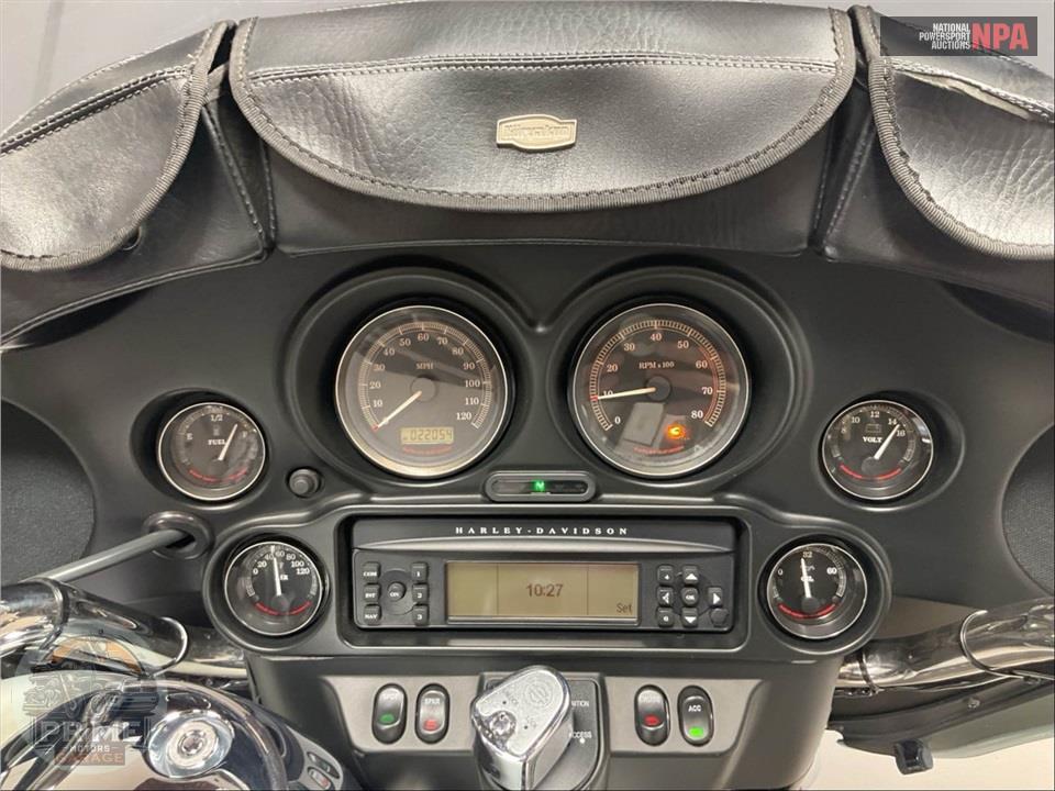 2010 Harley-Davidson FLHTCU ULTRA CLASSIC ELECTRA GLIDE — фото 5