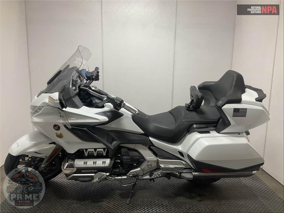 2018 Honda GL1800D GOLDWING TOUR DCT (WHITE) — фото 3