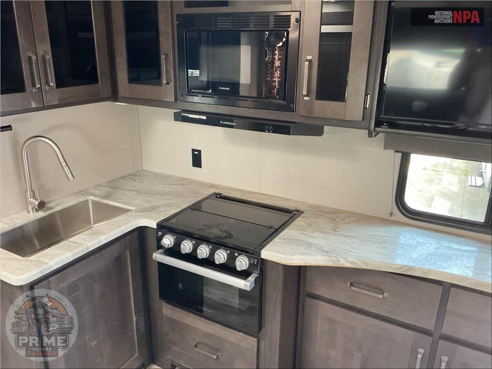 2021 Grand Design Recreational Vehicles M-221RB - TRANSCEND XPLOR SERIES — фото 18