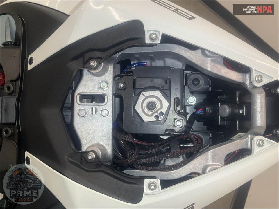 2025 Kawasaki ZX636KSFAL NINJA ZX-6R — фото 13
