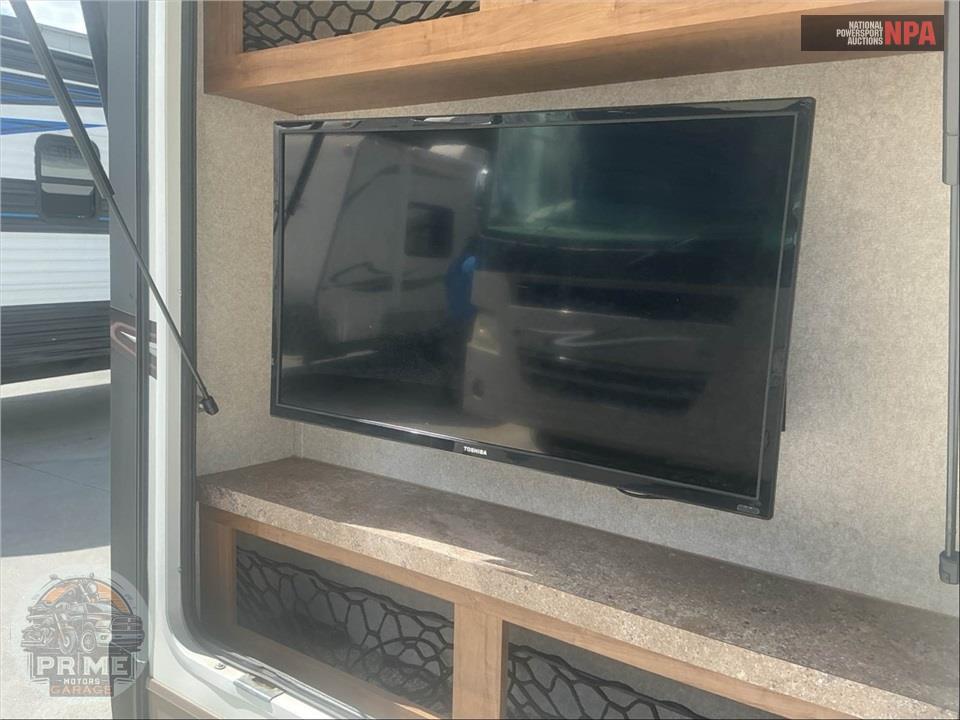 2017 Rockwood By Forest River M-8288WSA - SIGNATURE ULTRA LITE FIFTH WHEEL SERIES — фото 40