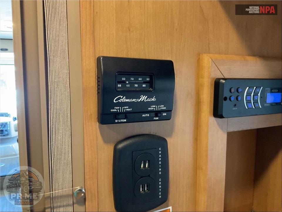2017 Thor Motor Coach M-24.1 FORD - AXIS SERIES — фото 37