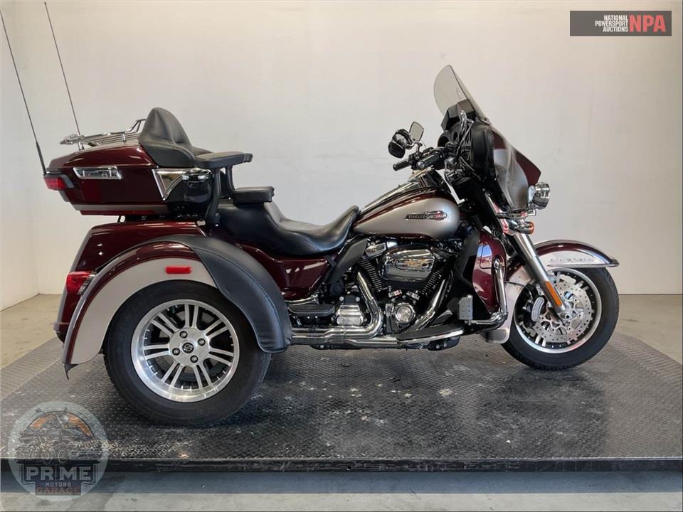 2018 Harley-Davidson FLHTCUTG TRI GLIDE ULTRA — фото 1