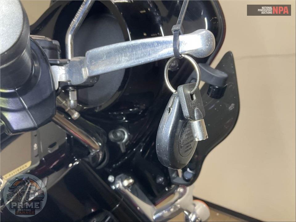 2016 Harley-Davidson FLHTK ELECTRA GLIDE ULTRA LIMITED — фото 12