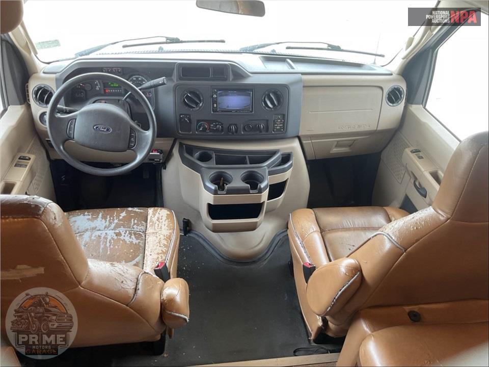 2017 Thor Motor Coach M-28Z E450-V10 - CHATEAU SERIES — фото 14