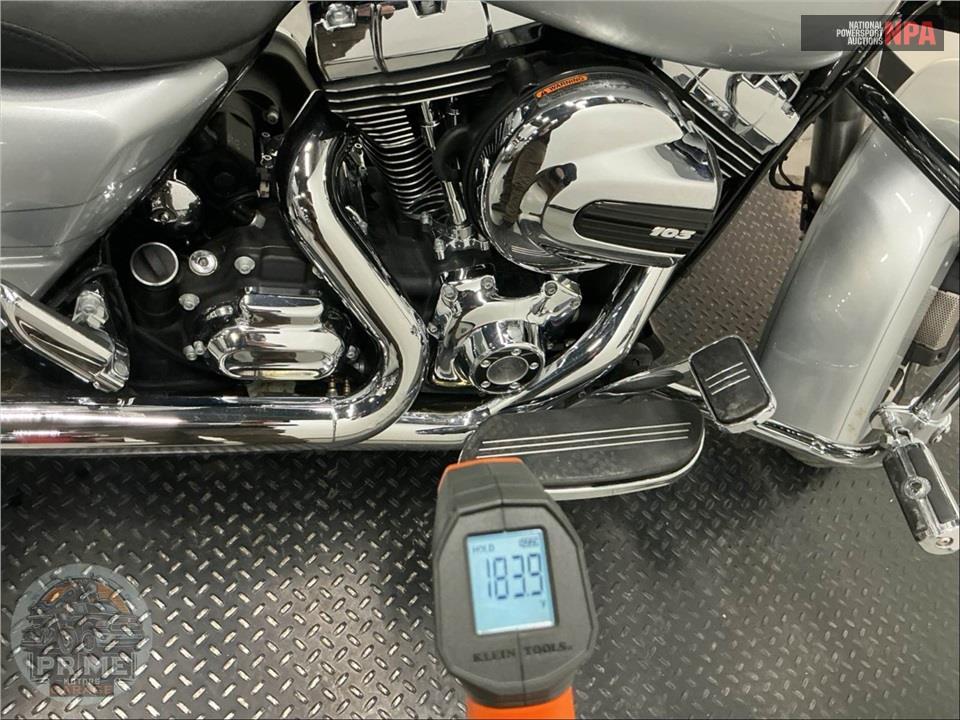 2015 Harley-Davidson FLHXS STREET GLIDE SPECIAL — фото 9