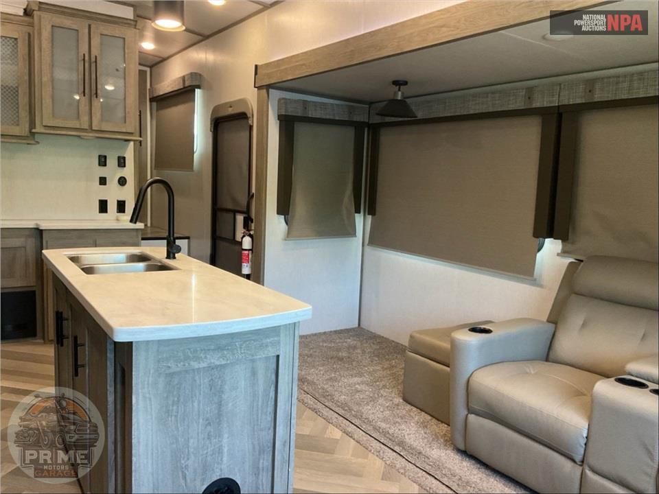 2022 Wildwood By Forest River M-34RL - HERITAGE GLEN ELITE FIFTH WHEEL SERIES — фото 8