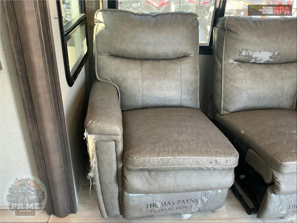 2022 Grand Design Recreational Vehicles M-390RK - SOLITUDE FIFTH WHEEL SERIES — фото 10