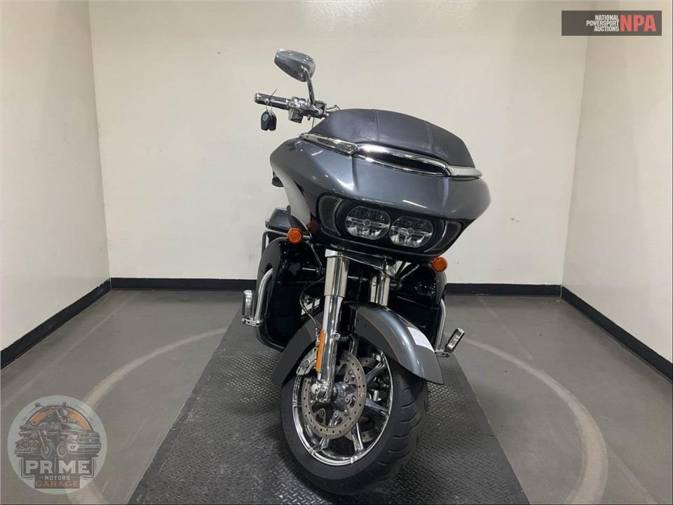 2016 Harley-Davidson FLTRUSE CVO ROAD GLIDE ULTRA — фото 2
