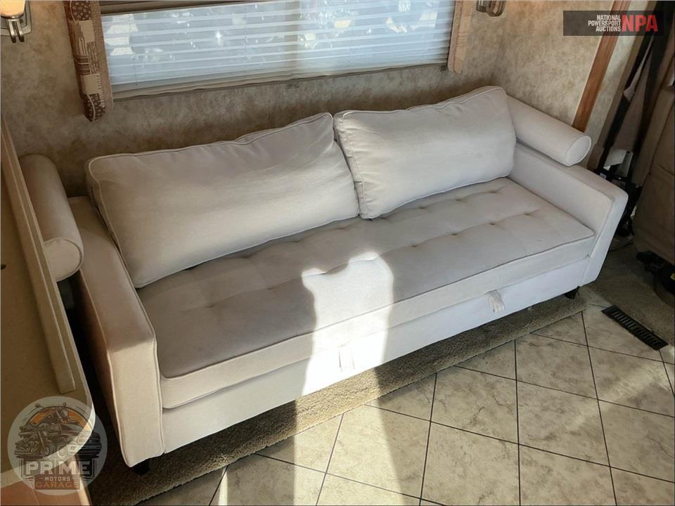 2011 Winnebago M-35P-FORD - ADVENTURER SERIES — фото 11