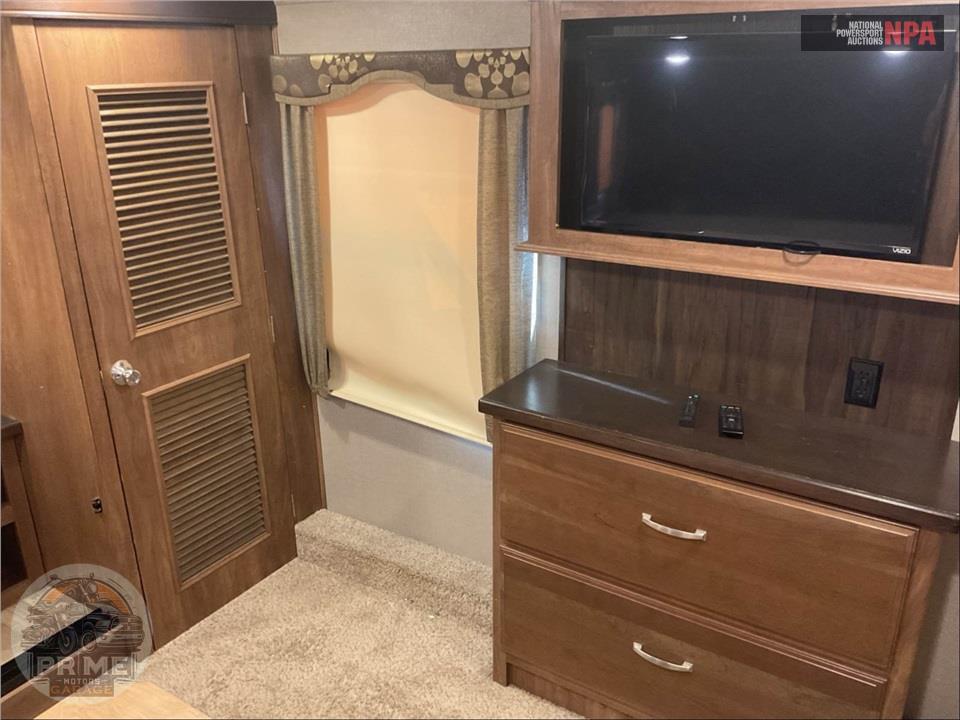 2017 Keystone Rv M-3791 RD - MONTANA FIFTH WHEEL SERIES — фото 12