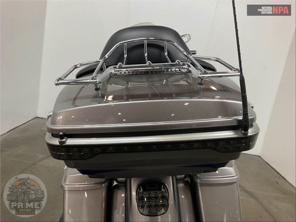 2017 Harley-Davidson FLHTKSE CVO ULTRA LIMITED — фото 20