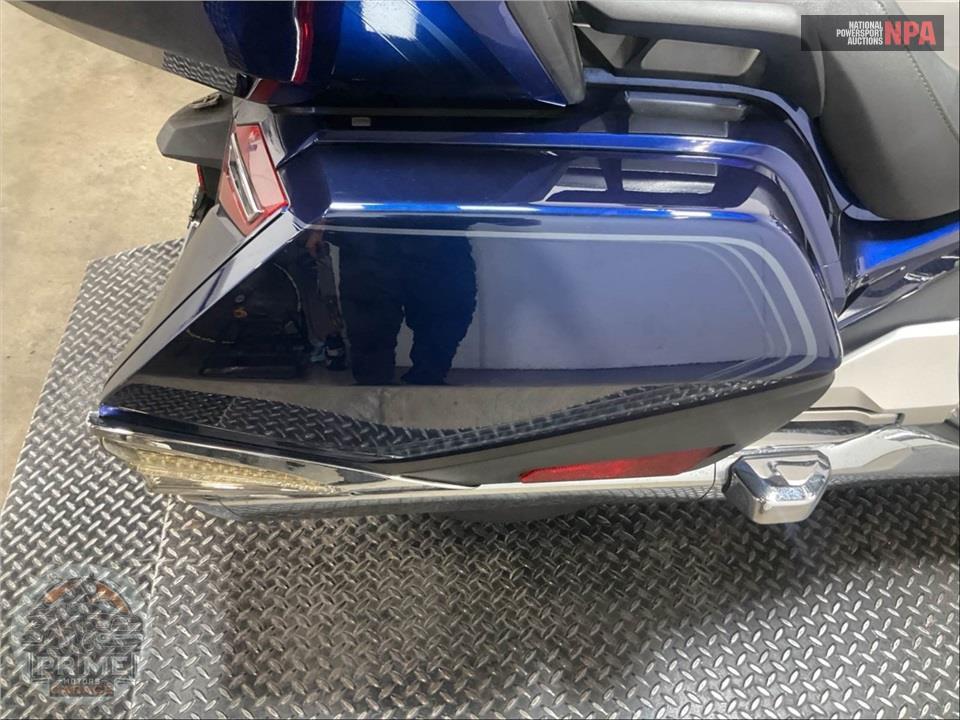 2018 Honda GL1800 GOLDWING TOUR (BLUE) — фото 18