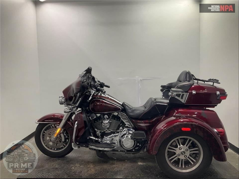 2014 Harley-Davidson FLHTCUTG TRIGLIDE ULTRA CLASSIC — фото 3