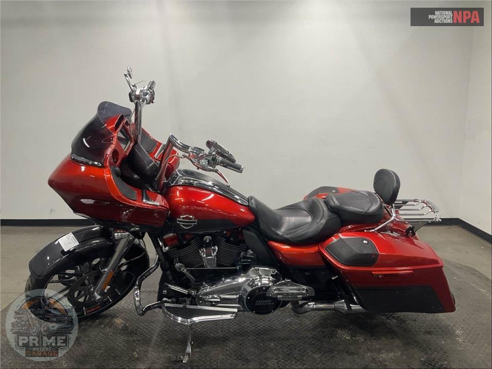 2018 Harley-Davidson FLTRXSE CVO ROAD GLIDE — фото 3