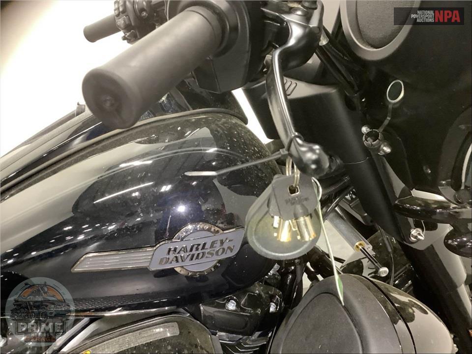 2025 Harley-Davidson FLHTCUTG TRI GLIDE ULTRA CLASSIC — фото 10