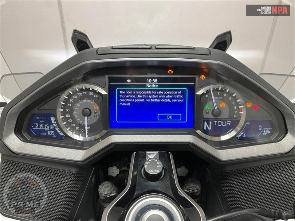 2018 Honda GL1800D GOLDWING TOUR DCT (WHITE) — фото 5