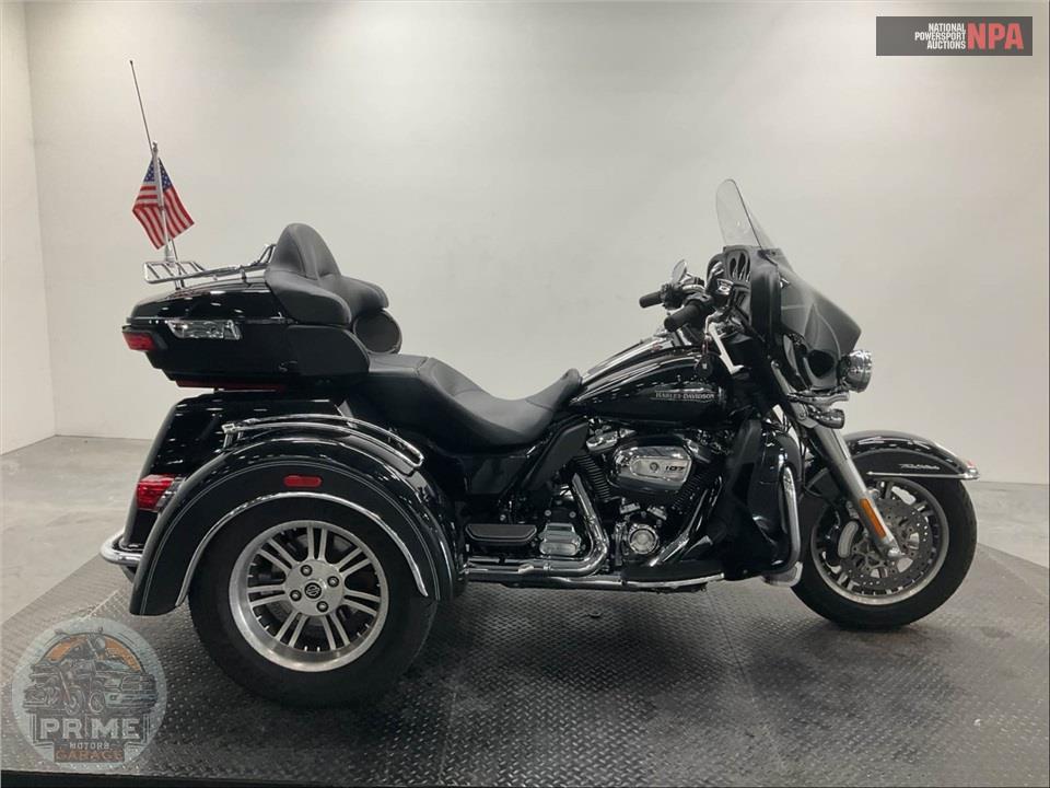 2017 Harley-Davidson FLHTCUTG TRIGLIDE ULTRA CLASSIC — фото 1