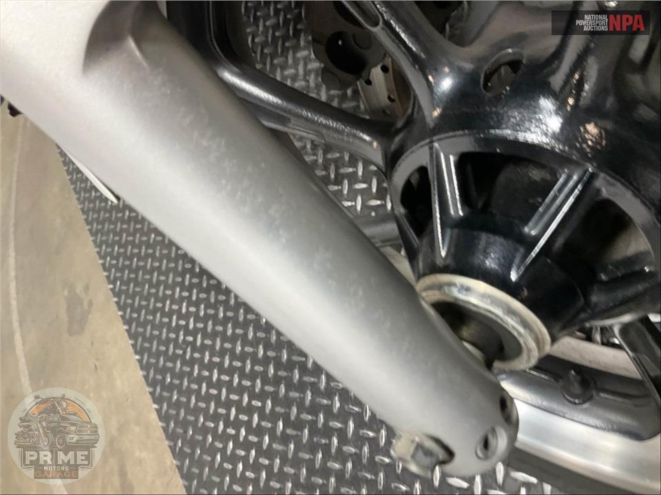 2013 Yamaha XVS95DW/C V-STAR (PEARL WHITE) — фото 22