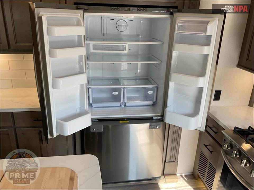 2021 Riverstone M-3670RL - RESERVE FIFTH WHEEL SERIES — фото 24