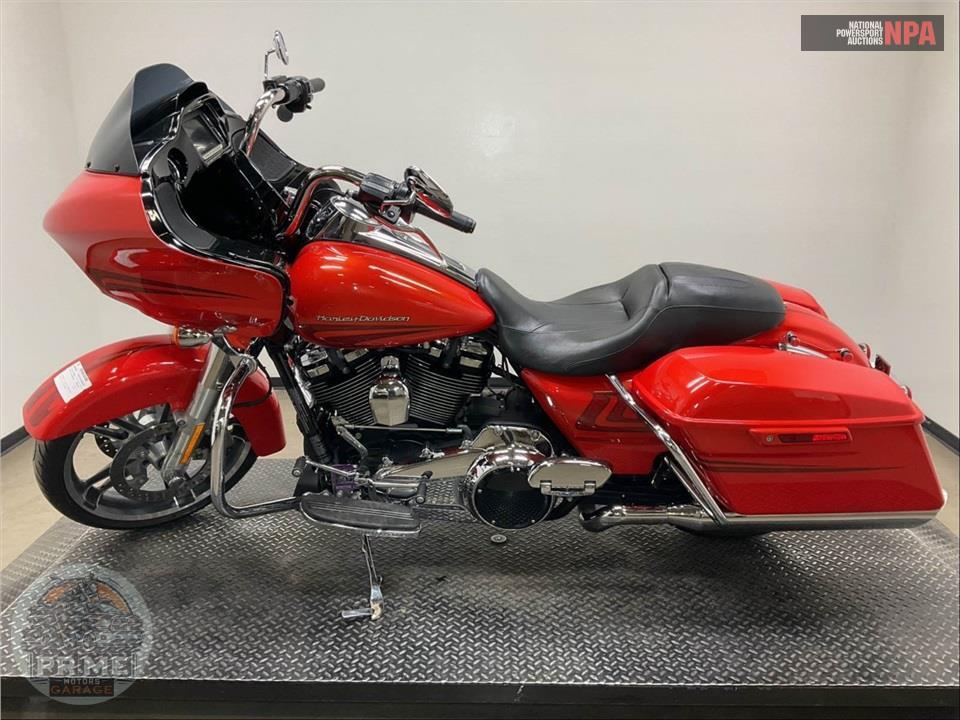 2017 Harley-Davidson FLTRXS ROAD GLIDE SPECIAL — фото 3