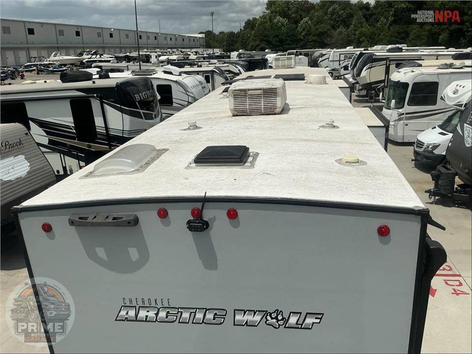 2023 Cherokee By Forest River M-3910SUITE - ARCTIC WOLF FIFTH WHEEL SERIES — фото 29