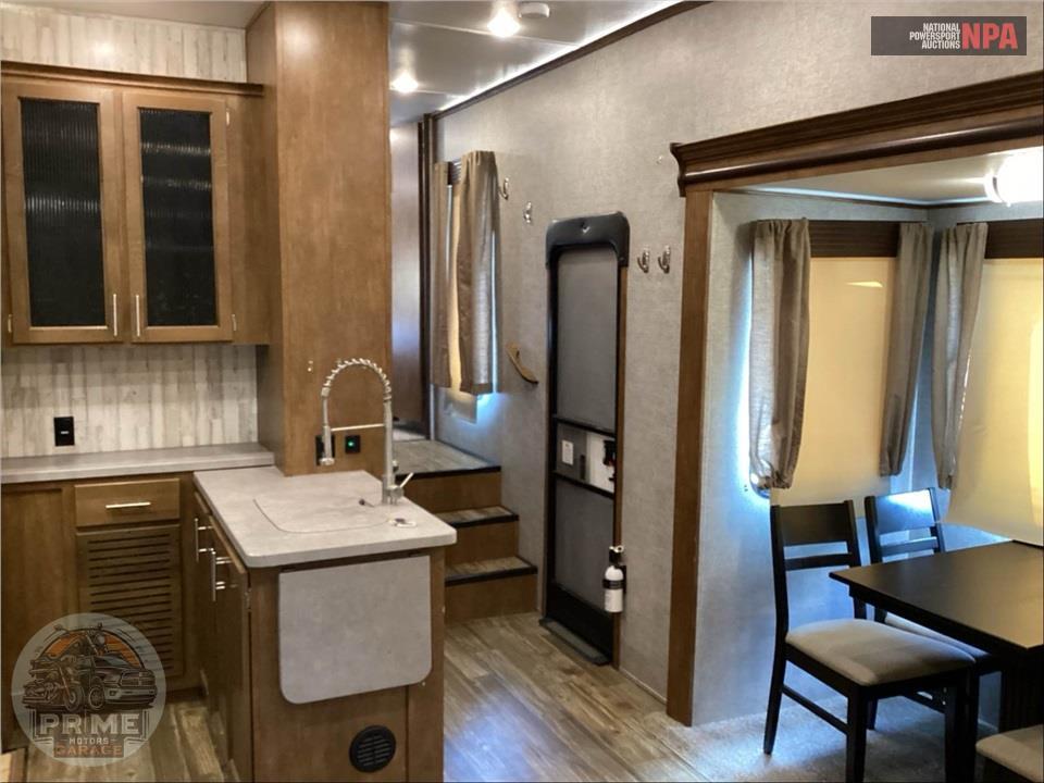 2019 Sabre By Forest River M-30RLT - FIFTH WHEEL SERIES — фото 9