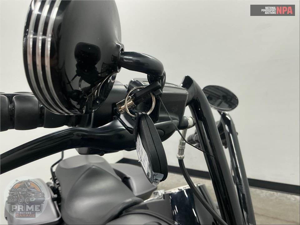 2017 Harley-Davidson FLHRXS ROAD KING SPECIAL — фото 12