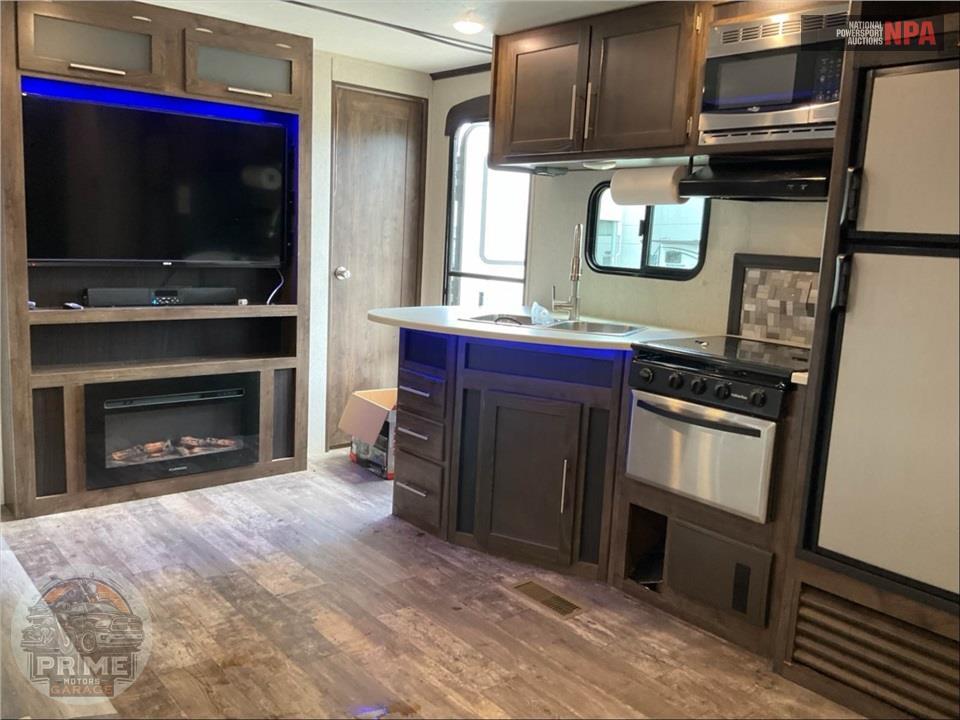 2019 Crossroads Rv M-32 FB - VOLANTE SERIES — фото 8
