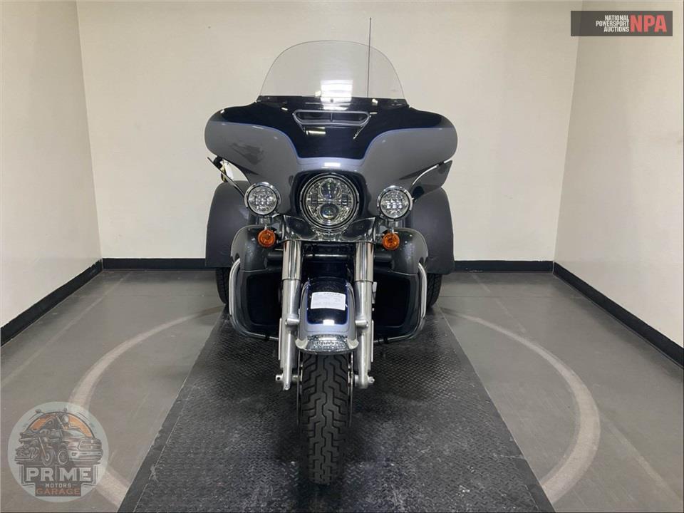 2022 Harley-Davidson FLHTCUTG TRI GLIDE ULTRA CLASSIC — фото 2