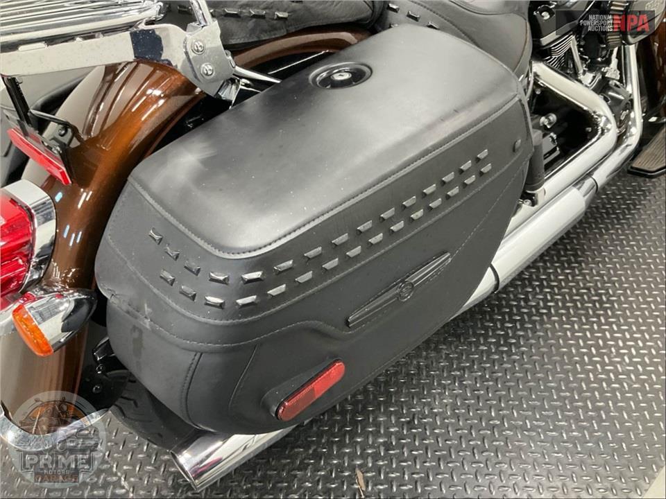 2019 Harley-Davidson FLHCS HERITAGE CLASSIC 114 — фото 19