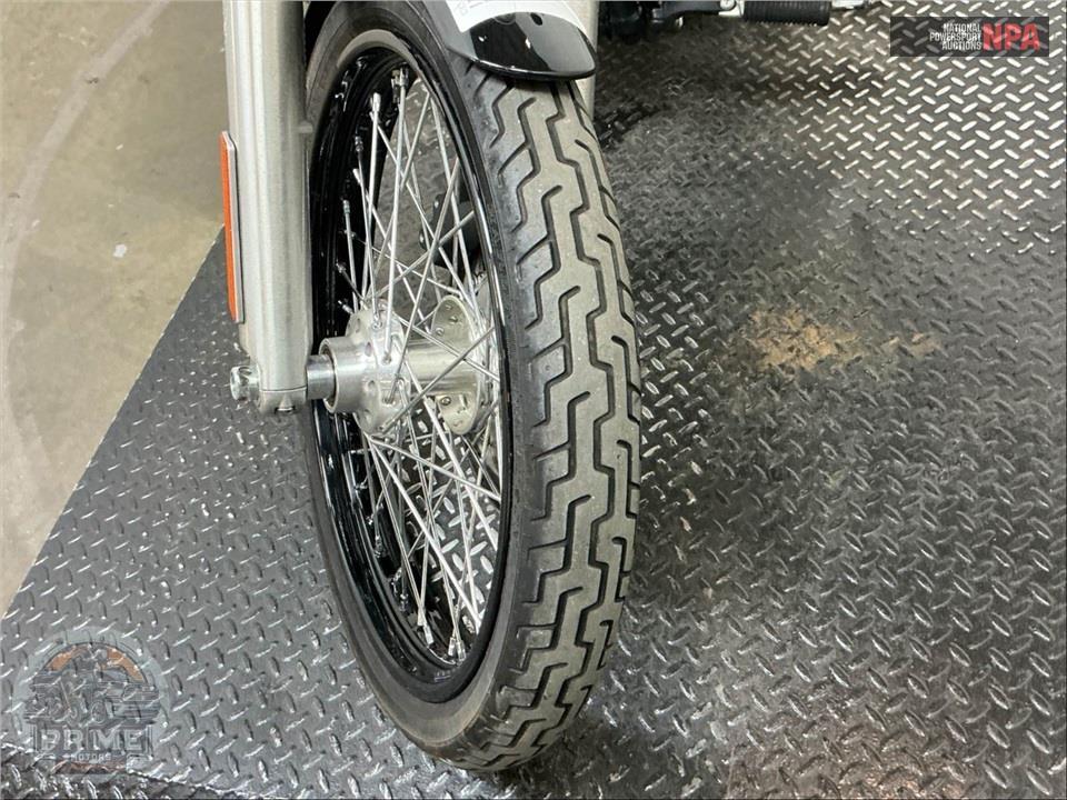 2017 Harley-Davidson FXDWG-103 DYNA WIDE GLIDE — фото 18