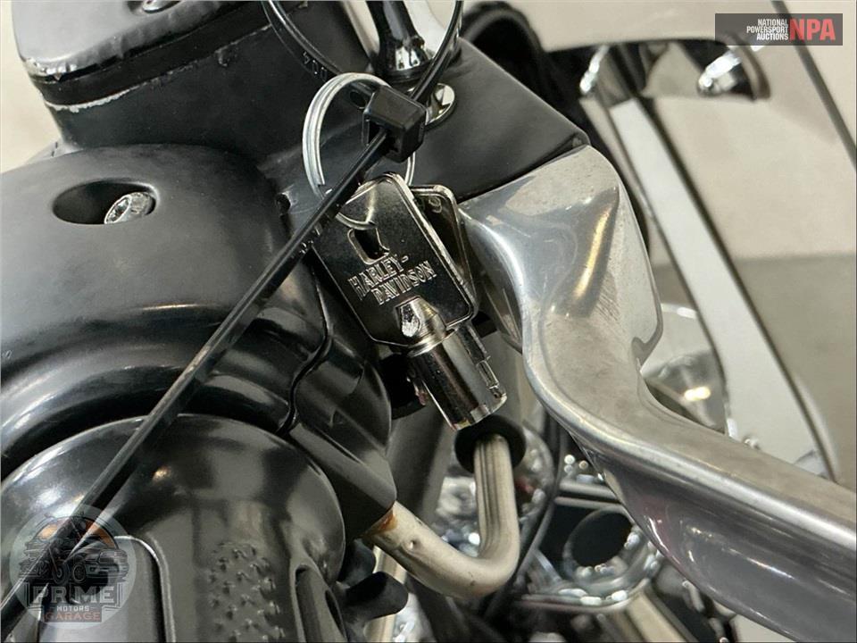 2010 Harley-Davidson FLSTC HERITAGE SOFTAIL CLASSIC — фото 12