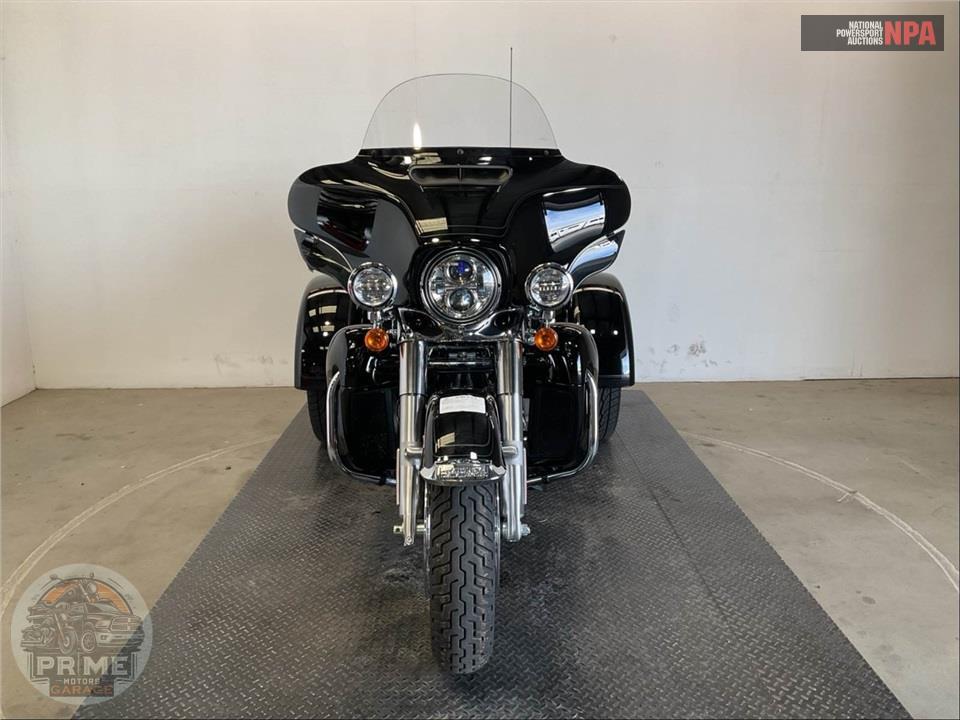 2022 Harley-Davidson FLHTCUTG TRI GLIDE ULTRA CLASSIC — фото 2